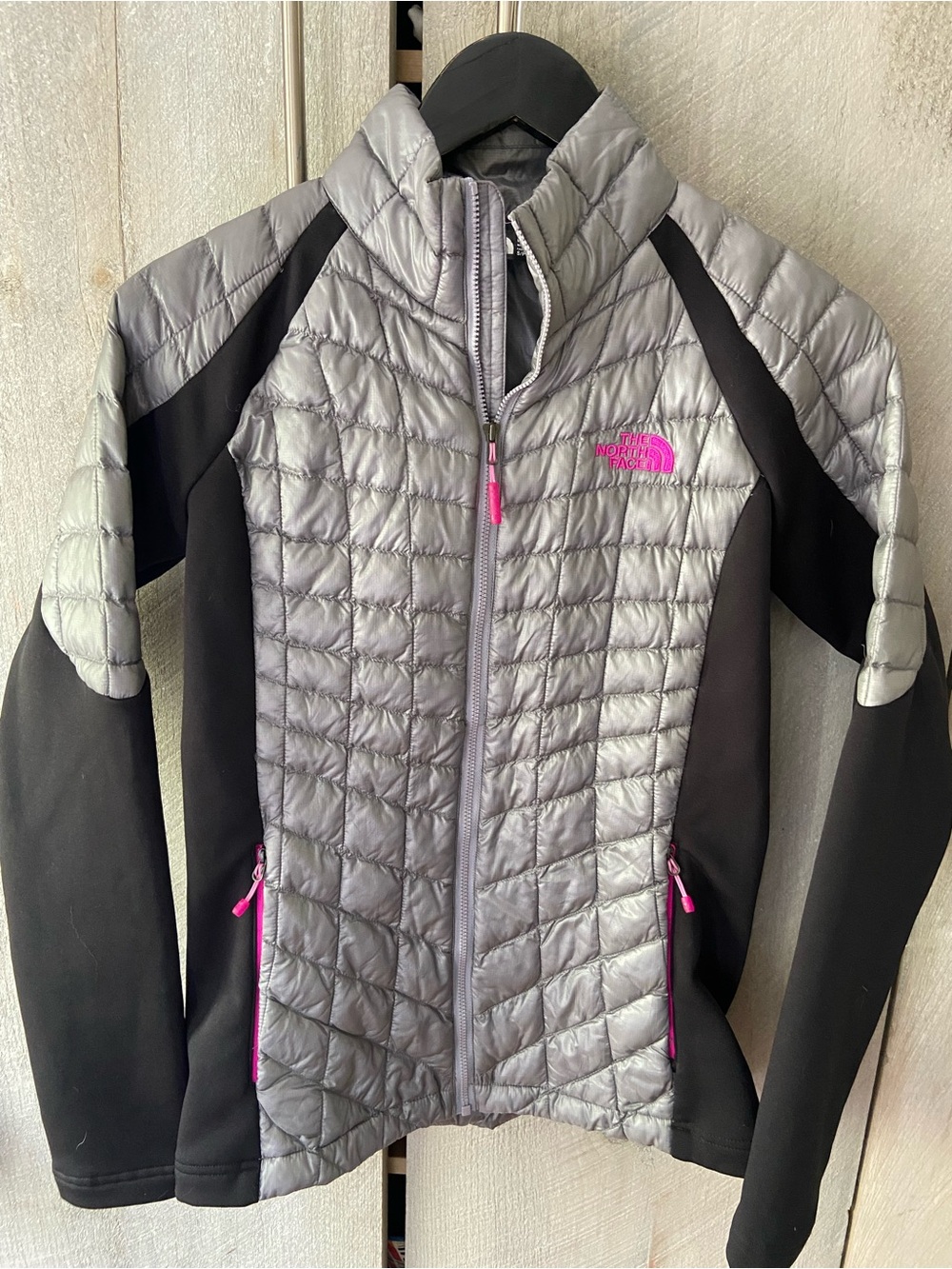 The North Face Women's Silver and Black Quilted Hybrid Jacket with Pink Accents